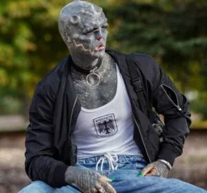 black alien3 300x280 1