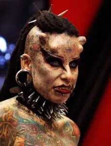 Κακοποίηση και κακοποιητική συμπεριφορά 3 Γυναίκα βαμπίρ 229x300 1