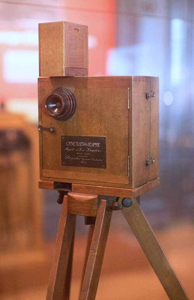 Institut Lumiere CINEMATOGRAPHE Camera